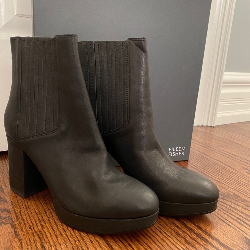 EILEEN FISHER LEATHER BOOTIES *NEW*